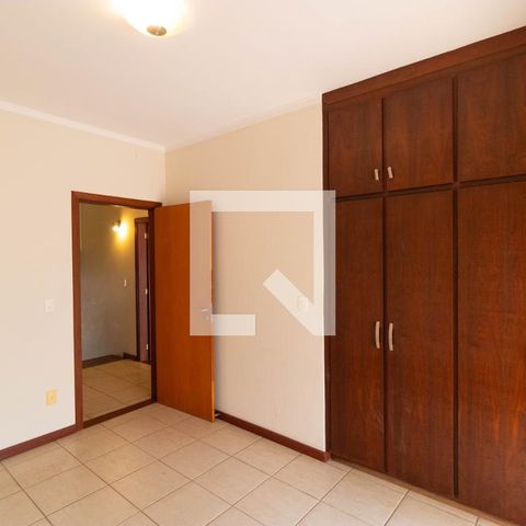 Casa de condomínio à venda com 350m², 4 quartos e 4 vagas Casa de condomínio à venda com 350m², 4 quartos e 4 vagasSuíte 04