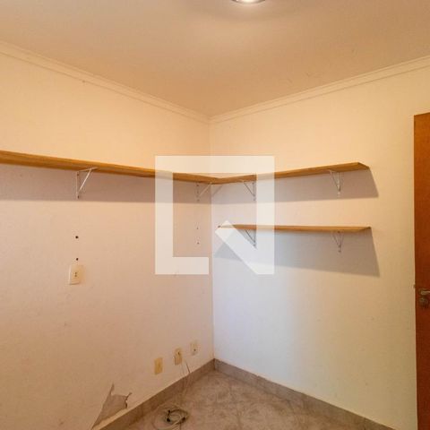 Casa de condomínio à venda com 350m², 4 quartos e 4 vagas Casa de condomínio à venda com 350m², 4 quartos e 4 vagasQuarto de Serviço