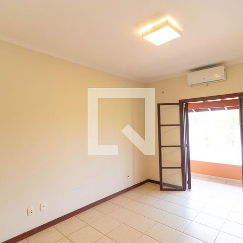Casa de condomínio à venda com 350m², 4 quartos e 4 vagas Casa de condomínio à venda com 350m², 4 quartos e 4 vagasSuíte 01