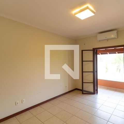 Casa de condomínio à venda com 350m², 4 quartos e 4 vagas Casa de condomínio à venda com 350m², 4 quartos e 4 vagasSuíte 01