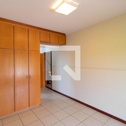 Casa de condomínio à venda com 350m², 4 quartos e 4 vagas Casa de condomínio à venda com 350m², 4 quartos e 4 vagasSuíte 02