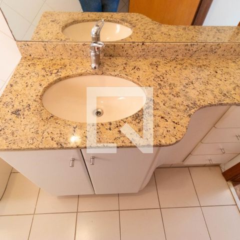 Casa de condomínio à venda com 350m², 4 quartos e 4 vagas Casa de condomínio à venda com 350m², 4 quartos e 4 vagasBanheiro da Suíte 04
