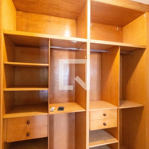 Casa de condomínio à venda com 350m², 4 quartos e 4 vagas Casa de condomínio à venda com 350m², 4 quartos e 4 vagasCloset da Suíte 01