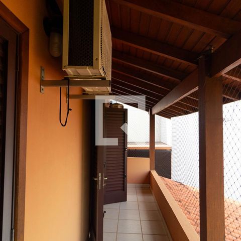 Casa de condomínio à venda com 350m², 4 quartos e 4 vagas Casa de condomínio à venda com 350m², 4 quartos e 4 vagasSacada das Suítes 01 e 02