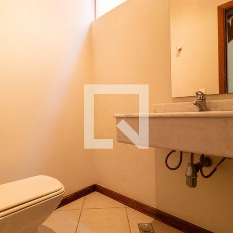 Casa de condomínio à venda com 350m², 4 quartos e 4 vagas Casa de condomínio à venda com 350m², 4 quartos e 4 vagasLavabo