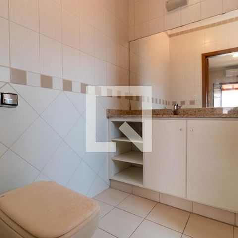 Casa de condomínio à venda com 350m², 4 quartos e 4 vagas Casa de condomínio à venda com 350m², 4 quartos e 4 vagasBanheiro da Suíte 03