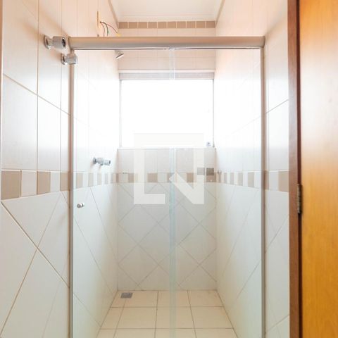 Casa de condomínio à venda com 350m², 4 quartos e 4 vagas Casa de condomínio à venda com 350m², 4 quartos e 4 vagasBanheiro da Suíte 03