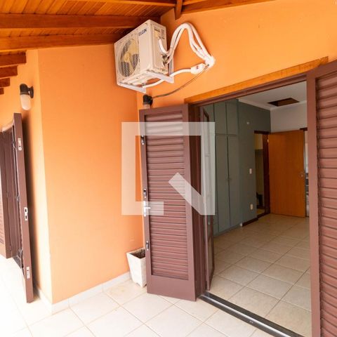 Casa de condomínio à venda com 350m², 4 quartos e 4 vagas Casa de condomínio à venda com 350m², 4 quartos e 4 vagasSacada das Suíte 03 e 04
