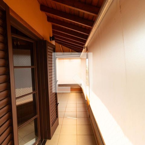 Casa de condomínio à venda com 350m², 4 quartos e 4 vagas Casa de condomínio à venda com 350m², 4 quartos e 4 vagasSacada das Suíte 03 e 04