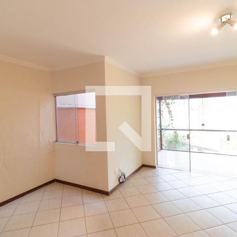 Casa de condomínio à venda com 350m², 4 quartos e 4 vagas Casa de condomínio à venda com 350m², 4 quartos e 4 vagasSalas
