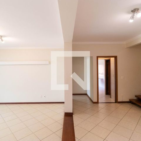 Casa de condomínio à venda com 350m², 4 quartos e 4 vagas Casa de condomínio à venda com 350m², 4 quartos e 4 vagasSalas