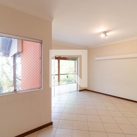 Casa de condomínio à venda com 350m², 4 quartos e 4 vagas Casa de condomínio à venda com 350m², 4 quartos e 4 vagasSalas