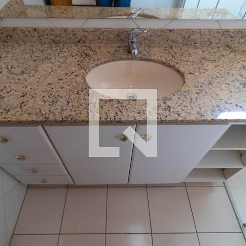 Casa de condomínio à venda com 350m², 4 quartos e 4 vagas Casa de condomínio à venda com 350m², 4 quartos e 4 vagasBanheiro da Suíte 02