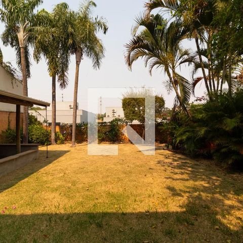 Casa de condomínio à venda com 350m², 4 quartos e 4 vagas Casa de condomínio à venda com 350m², 4 quartos e 4 vagasQuintal