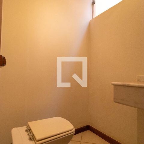 Casa de condomínio à venda com 350m², 4 quartos e 4 vagas Casa de condomínio à venda com 350m², 4 quartos e 4 vagasLavabo