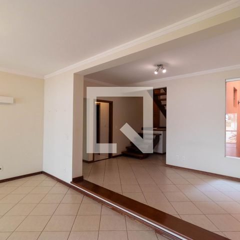 Casa de condomínio à venda com 350m², 4 quartos e 4 vagas Casa de condomínio à venda com 350m², 4 quartos e 4 vagasSalas