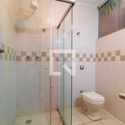 Casa de condomínio à venda com 350m², 4 quartos e 4 vagas Casa de condomínio à venda com 350m², 4 quartos e 4 vagasBanheiro