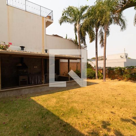 Casa de condomínio à venda com 350m², 4 quartos e 4 vagas Casa de condomínio à venda com 350m², 4 quartos e 4 vagasQuintal