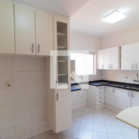 Casa de condomínio à venda com 350m², 4 quartos e 4 vagas Casa de condomínio à venda com 350m², 4 quartos e 4 vagasCozinha