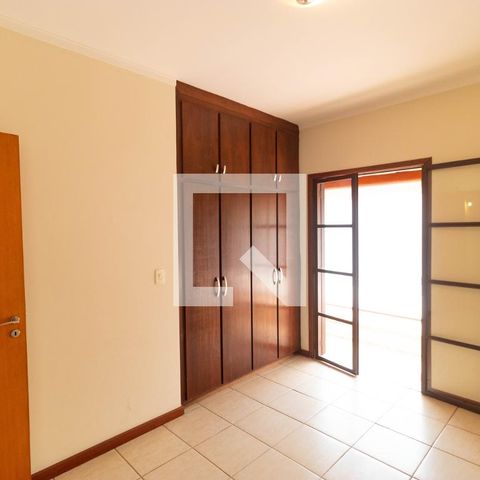 Casa de condomínio à venda com 350m², 4 quartos e 4 vagas Casa de condomínio à venda com 350m², 4 quartos e 4 vagasSuíte 04