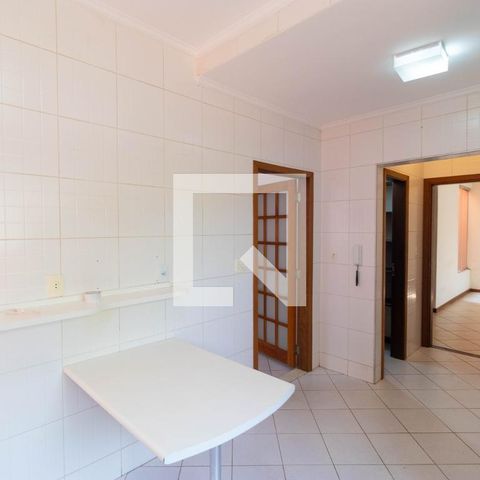 Casa de condomínio à venda com 350m², 4 quartos e 4 vagas Casa de condomínio à venda com 350m², 4 quartos e 4 vagasCozinha