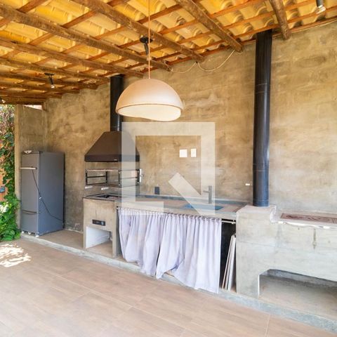 Casa de condomínio à venda com 350m², 4 quartos e 4 vagas Casa de condomínio à venda com 350m², 4 quartos e 4 vagasÁrea Gourmet