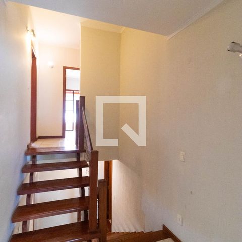 Casa de condomínio à venda com 350m², 4 quartos e 4 vagas Casa de condomínio à venda com 350m², 4 quartos e 4 vagasCorredor