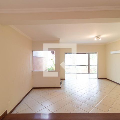 Casa de condomínio à venda com 350m², 4 quartos e 4 vagas Casa de condomínio à venda com 350m², 4 quartos e 4 vagasSalas