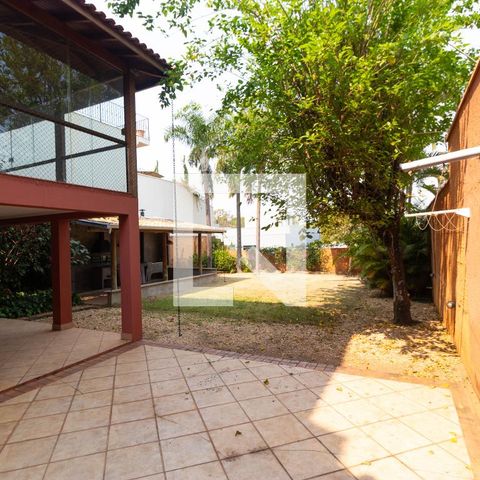 Casa de condomínio à venda com 350m², 4 quartos e 4 vagas Casa de condomínio à venda com 350m², 4 quartos e 4 vagasQuintal