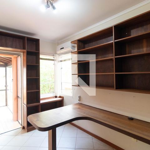 Casa de condomínio à venda com 350m², 4 quartos e 4 vagas Casa de condomínio à venda com 350m², 4 quartos e 4 vagasEscritório
