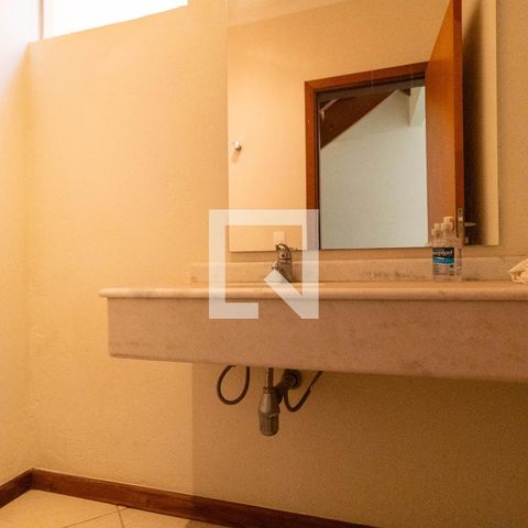 Casa de condomínio à venda com 350m², 4 quartos e 4 vagas Casa de condomínio à venda com 350m², 4 quartos e 4 vagasLavabo