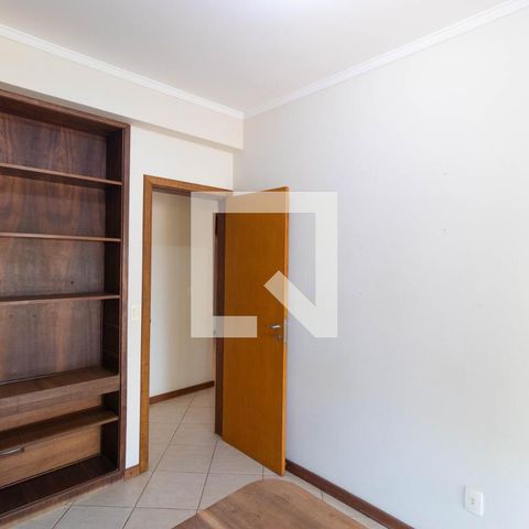 Casa de condomínio à venda com 350m², 4 quartos e 4 vagas Casa de condomínio à venda com 350m², 4 quartos e 4 vagasEscritório