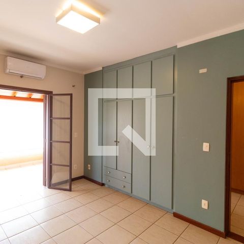 Casa de condomínio à venda com 350m², 4 quartos e 4 vagas Casa de condomínio à venda com 350m², 4 quartos e 4 vagasSuíte 03