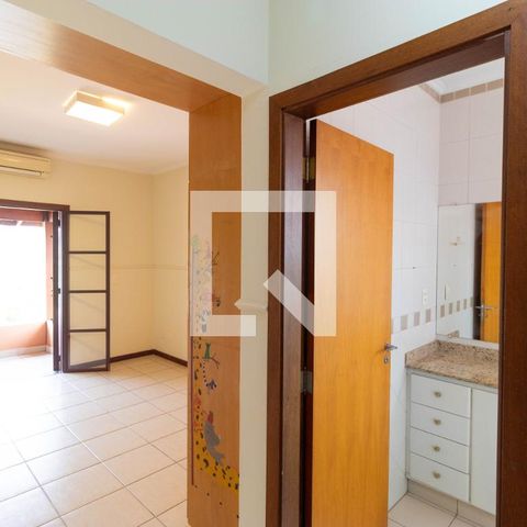 Casa de condomínio à venda com 350m², 4 quartos e 4 vagas Casa de condomínio à venda com 350m², 4 quartos e 4 vagasSuíte 02