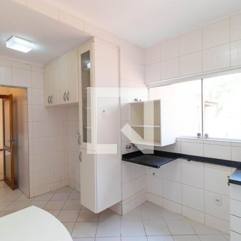 Casa de condomínio à venda com 350m², 4 quartos e 4 vagas Casa de condomínio à venda com 350m², 4 quartos e 4 vagasCozinha