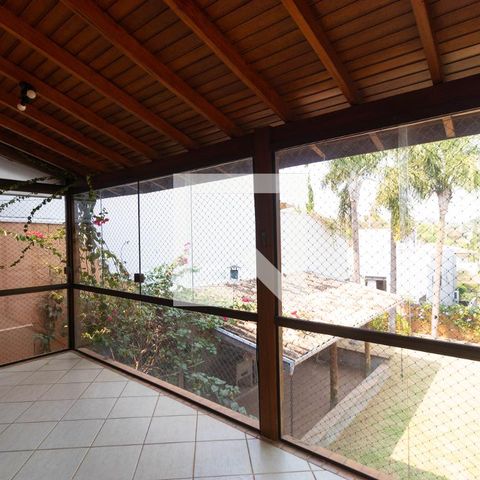 Casa de condomínio à venda com 350m², 4 quartos e 4 vagas Casa de condomínio à venda com 350m², 4 quartos e 4 vagasSacada da Salas