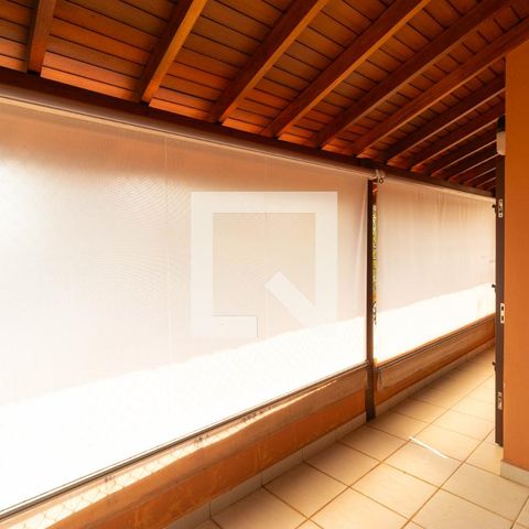 Casa de condomínio à venda com 350m², 4 quartos e 4 vagas Casa de condomínio à venda com 350m², 4 quartos e 4 vagasSacada das Suíte 03 e 04