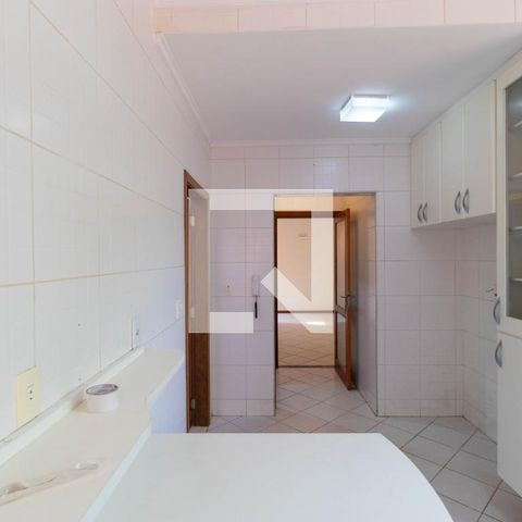 Casa de condomínio à venda com 350m², 4 quartos e 4 vagas Casa de condomínio à venda com 350m², 4 quartos e 4 vagasCozinha