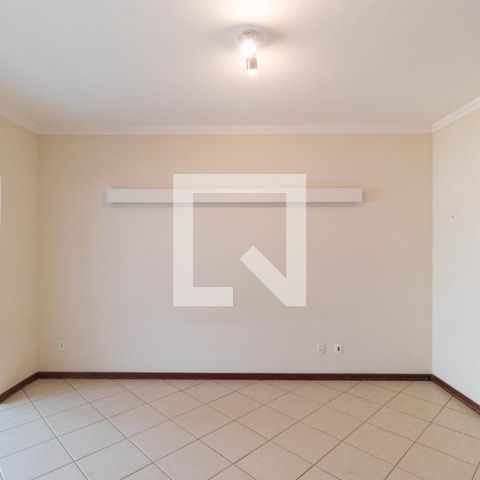 Casa de condomínio à venda com 350m², 4 quartos e 4 vagas Casa de condomínio à venda com 350m², 4 quartos e 4 vagasSalas