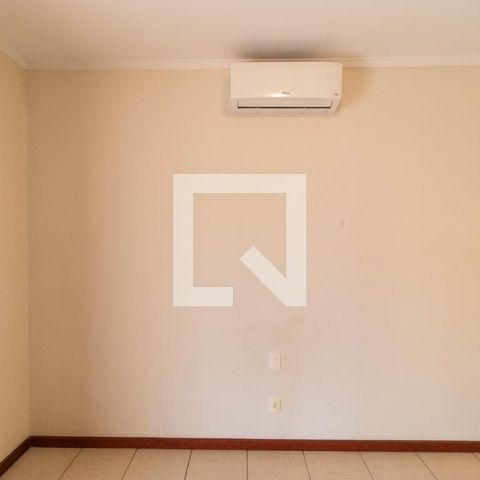Casa de condomínio à venda com 350m², 4 quartos e 4 vagas Casa de condomínio à venda com 350m², 4 quartos e 4 vagasSuíte 04