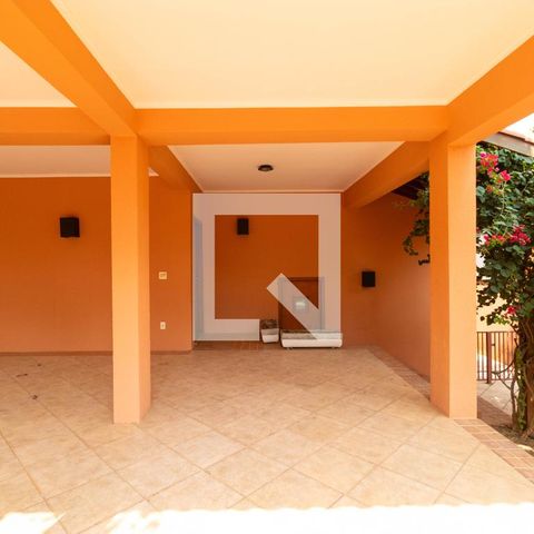 Casa de condomínio à venda com 350m², 4 quartos e 4 vagas Casa de condomínio à venda com 350m², 4 quartos e 4 vagasGaragem