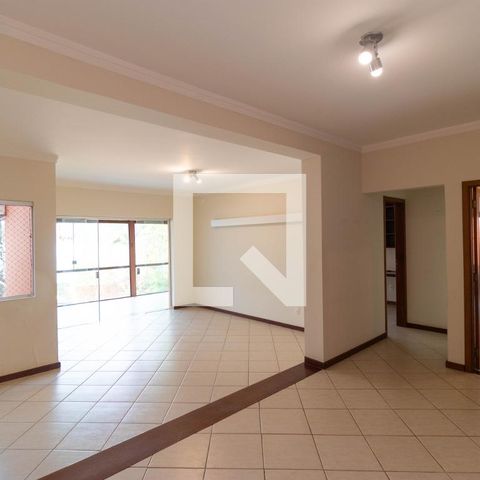 Casa de condomínio à venda com 350m², 4 quartos e 4 vagas Casa de condomínio à venda com 350m², 4 quartos e 4 vagasSalas