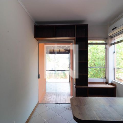 Casa de condomínio à venda com 350m², 4 quartos e 4 vagas Casa de condomínio à venda com 350m², 4 quartos e 4 vagasEscritório