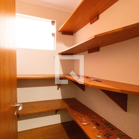 Casa de condomínio à venda com 350m², 4 quartos e 4 vagas Casa de condomínio à venda com 350m², 4 quartos e 4 vagasDespensa 01