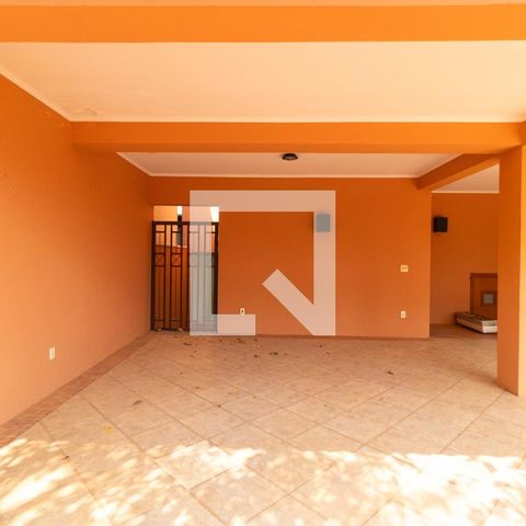 Casa de condomínio à venda com 350m², 4 quartos e 4 vagas Casa de condomínio à venda com 350m², 4 quartos e 4 vagasGaragem