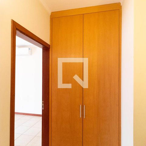 Casa de condomínio à venda com 350m², 4 quartos e 4 vagas Casa de condomínio à venda com 350m², 4 quartos e 4 vagasCorredor