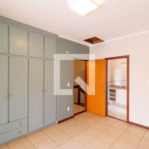 Casa de condomínio à venda com 350m², 4 quartos e 4 vagas Casa de condomínio à venda com 350m², 4 quartos e 4 vagasSuíte 03