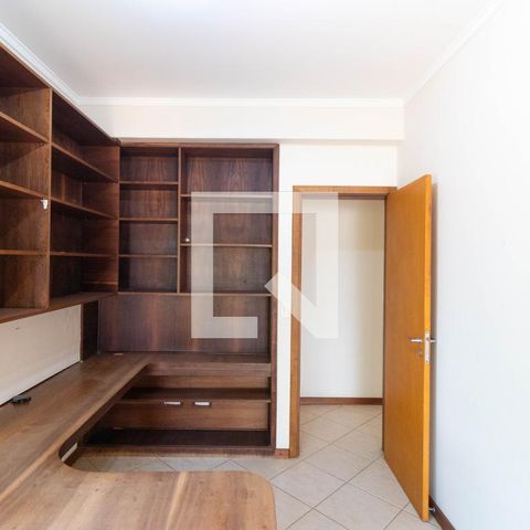 Casa de condomínio à venda com 350m², 4 quartos e 4 vagas Casa de condomínio à venda com 350m², 4 quartos e 4 vagasEscritório
