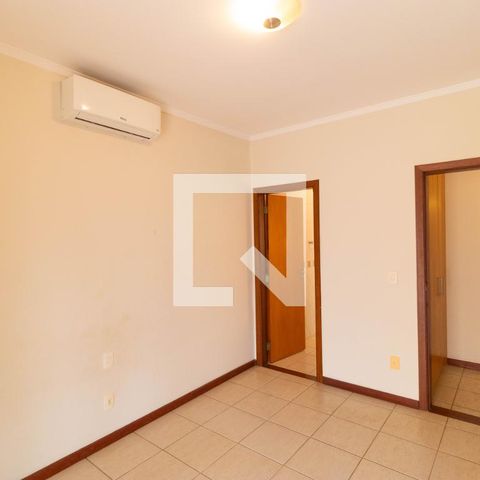 Casa de condomínio à venda com 350m², 4 quartos e 4 vagas Casa de condomínio à venda com 350m², 4 quartos e 4 vagasSuíte 04