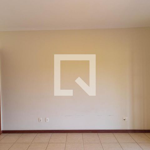 Casa de condomínio à venda com 350m², 4 quartos e 4 vagas Casa de condomínio à venda com 350m², 4 quartos e 4 vagasSuíte 01